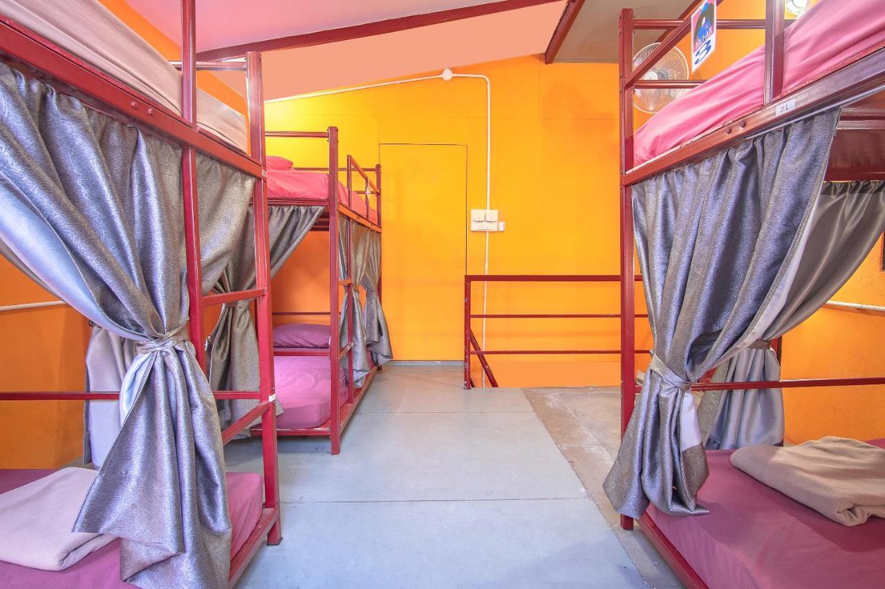 Oyo 586 I Hostel Phuket Dış mekan fotoğraf